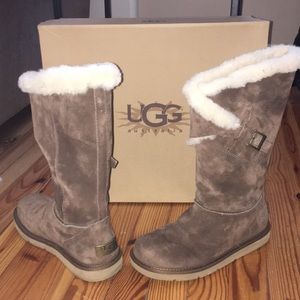 Size 7 chocolate cake color ugg boots
